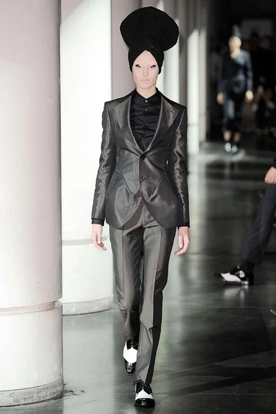 Look 3